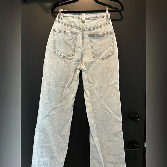 Light wash jeans with pockets - Picture 2 of 2